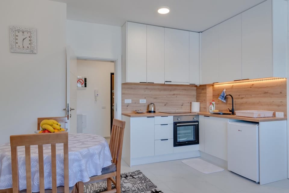 Kitchen or kitchenette, kitchen, kitchen