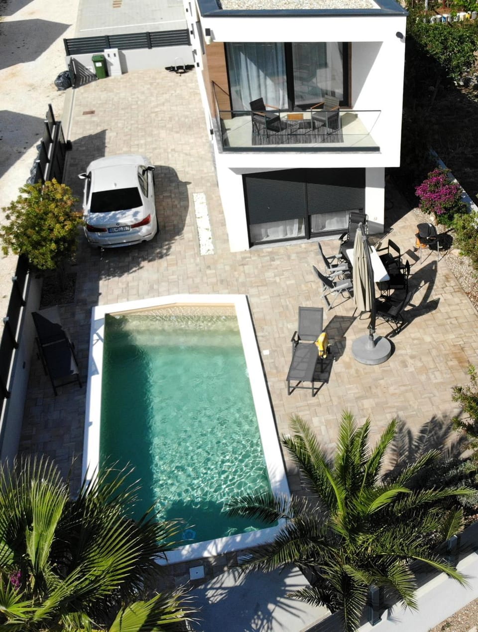Property building, Day, Seating area, Pool view, Swimming pool, Swimming pool, sunbed
