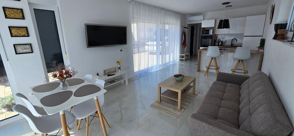 TV and multimedia, Living room, Lunch, kitchen, kitchen