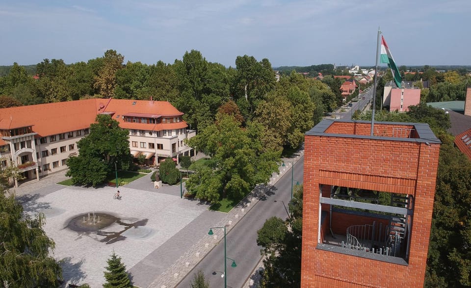 Property building, Bird's eye view, Street view, Location