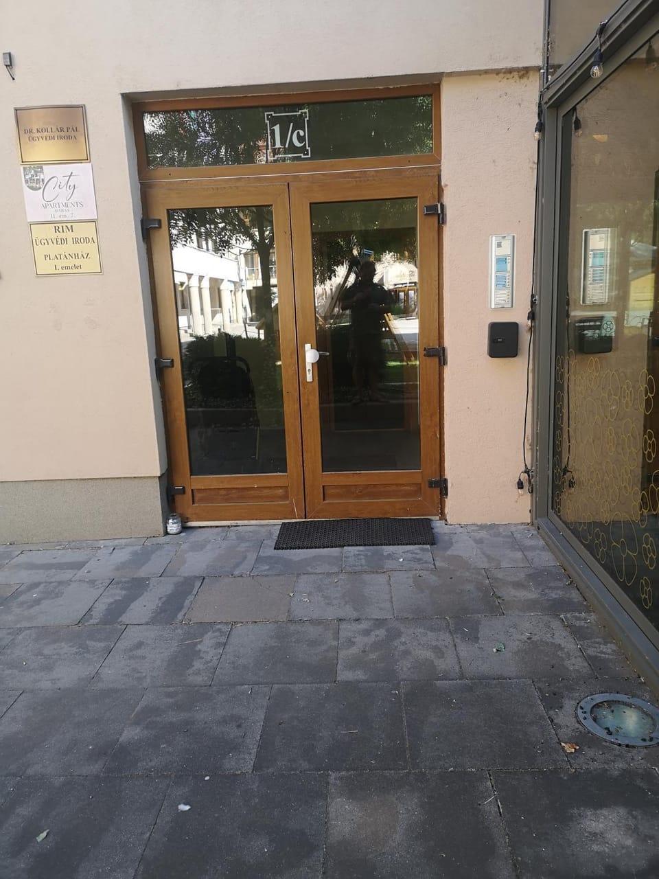 Facade/entrance
