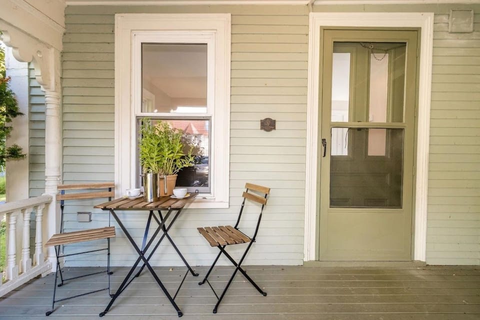 Facade/entrance, Internal: Not applicable to any particular room