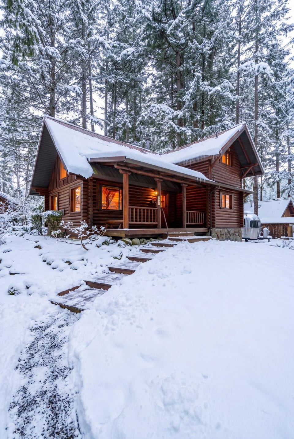 Mt Hood Log Cabin! Fresh Remodel with Airstream 1 Cabin in Welches