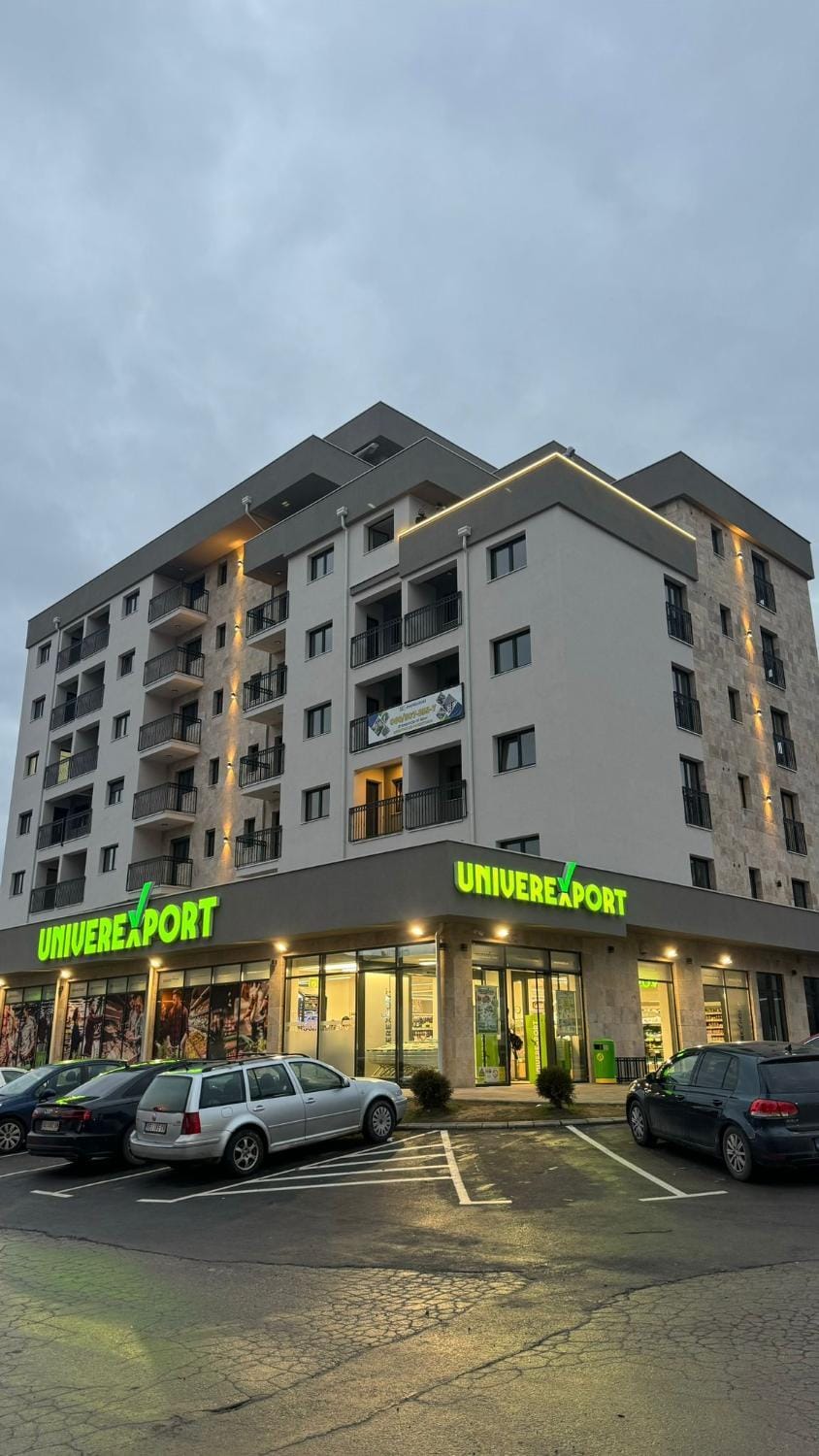 Property building, Supermarket/grocery shop, Location, Parking