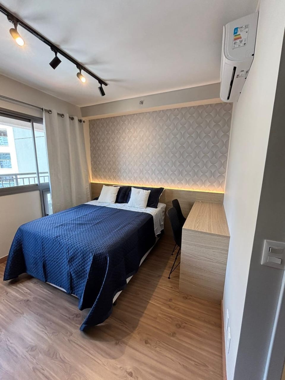 Bed, Photo of the whole room