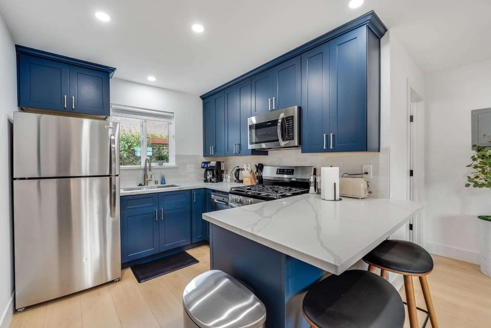 Furnished 1BR WiFi Parking Monthly Rental House in Sunnyvale