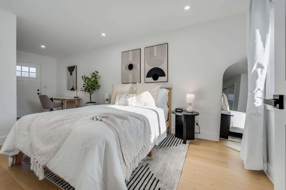 Sunnyvale 1BR w Parking 31 Nights Work-Ready House in Sunnyvale