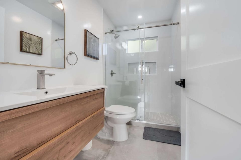 Sunnyvale 1BR w Parking 31 Nights Work-Ready House in Sunnyvale