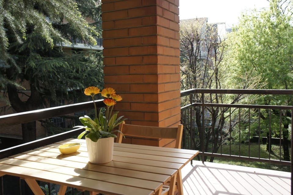 Communal lounge/ TV room, Garden view