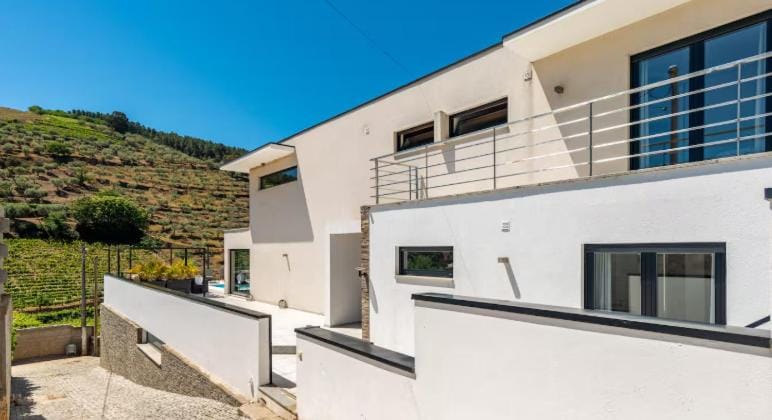 Valadouro Amazing Villa in Douro Valley - Pool Villa in Portugal