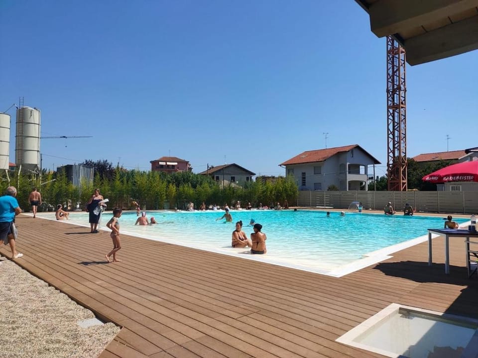 Hot Tub, Swimming pool