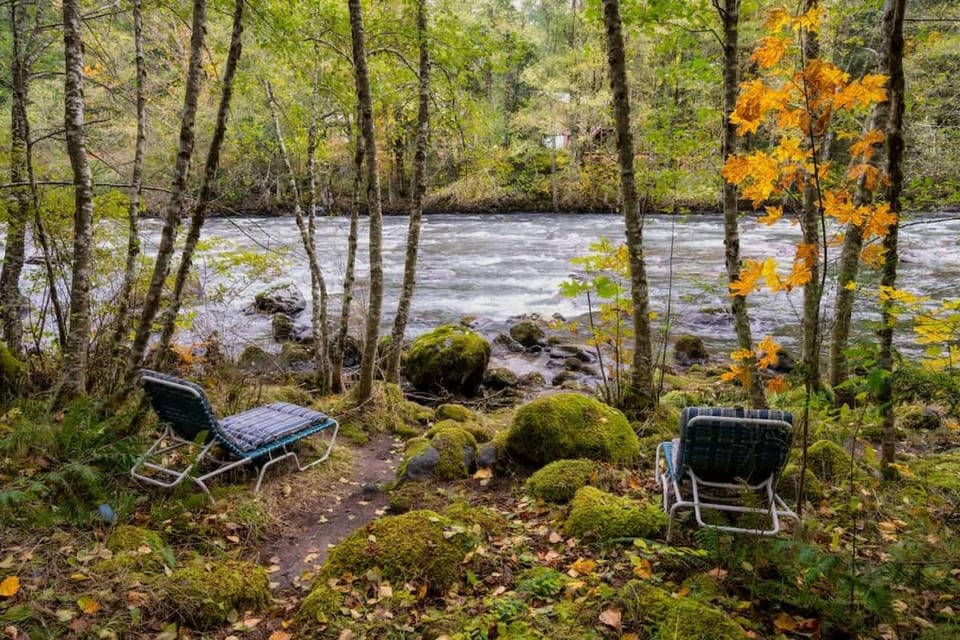 Stay Portland - Sandy Riverfront Mt Hood Cabin! 9 Queen Beds! Cabin in Welches