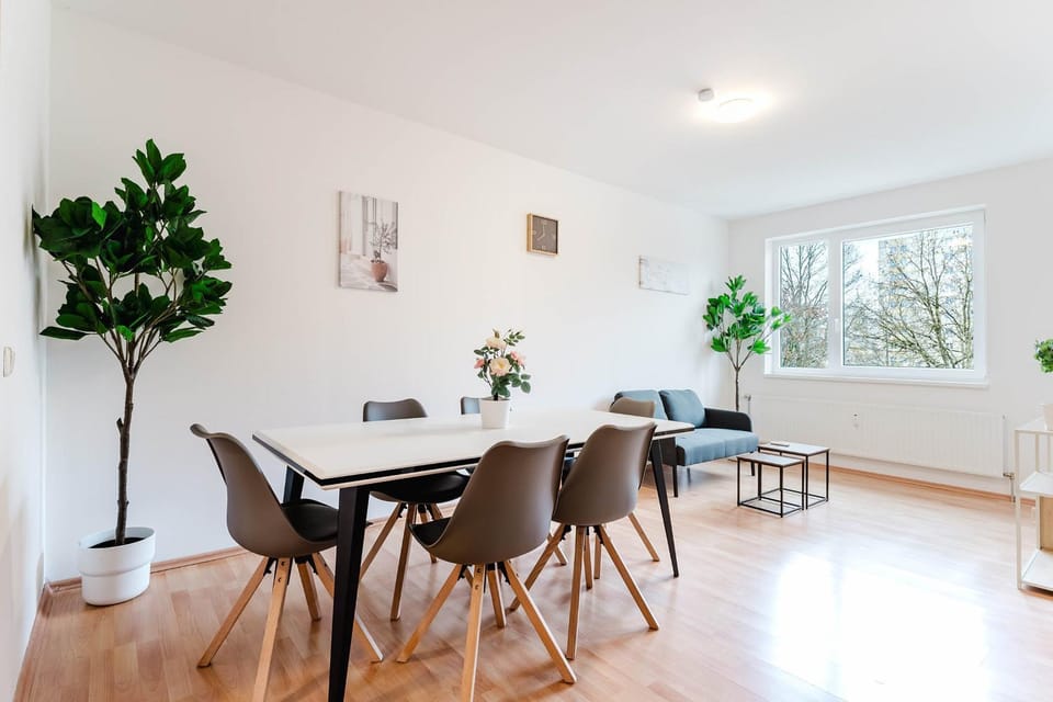 Communal lounge/ TV room, Living room, Dining area