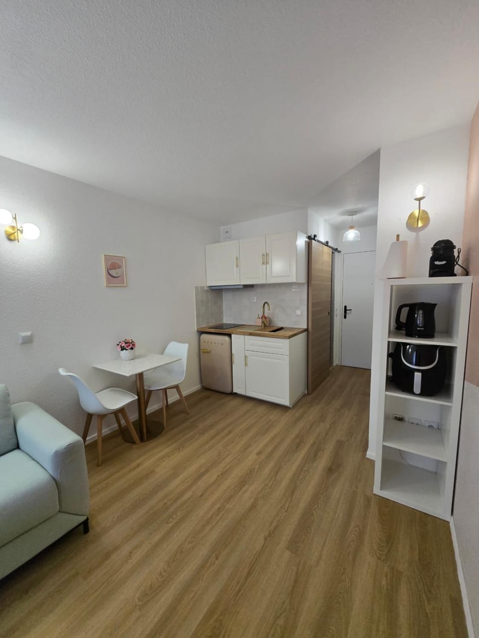 Kitchen or kitchenette, Dining area, oven, stove