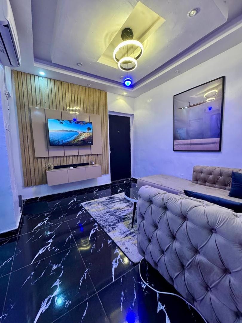 Communal lounge/ TV room, TV and multimedia, Living room, Seating area, Evening entertainment