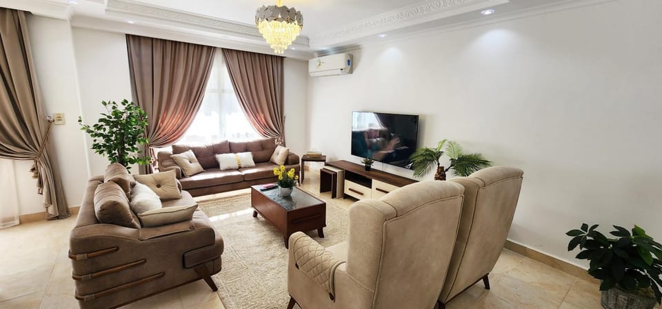 Communal lounge/ TV room, TV and multimedia, Living room, Seating area, Evening entertainment, air conditioner