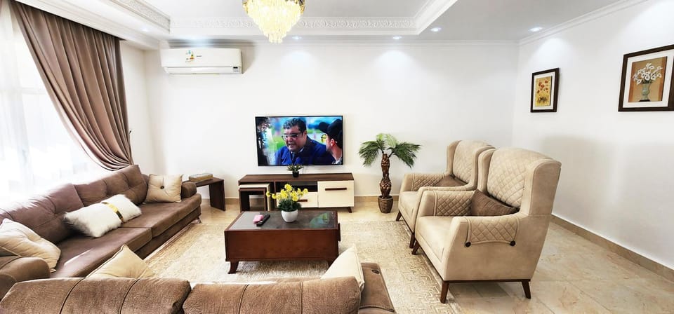 Communal lounge/ TV room, TV and multimedia, Living room, Seating area, Evening entertainment, fireplace, air conditioner