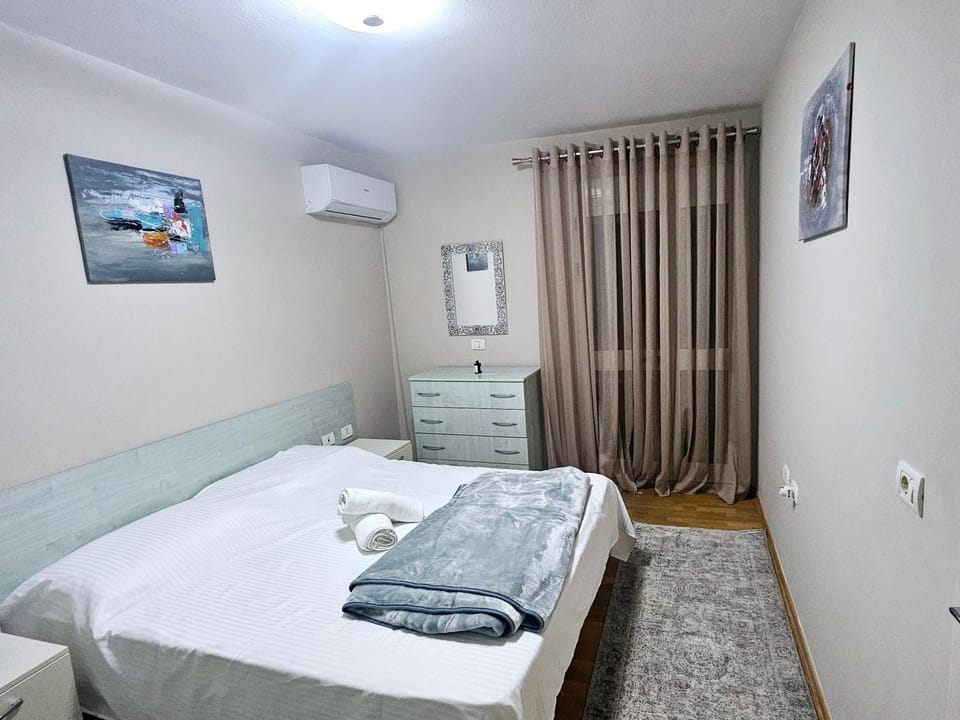 Bed, Bedroom, air conditioner