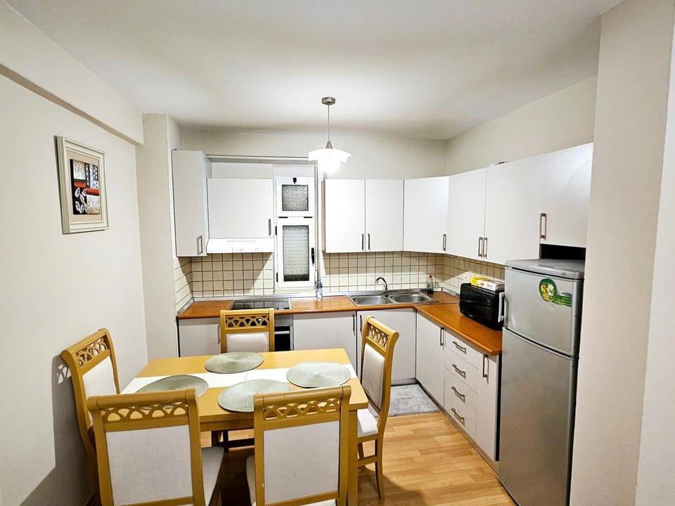 Dining area, minibar
