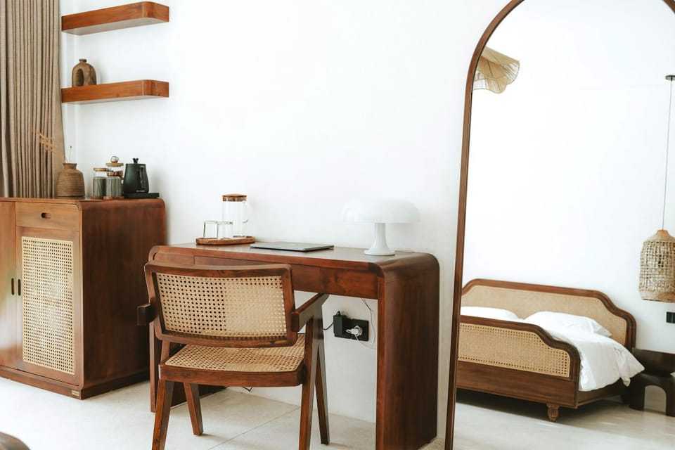 Photo of the whole room, Seating area, Bedroom
