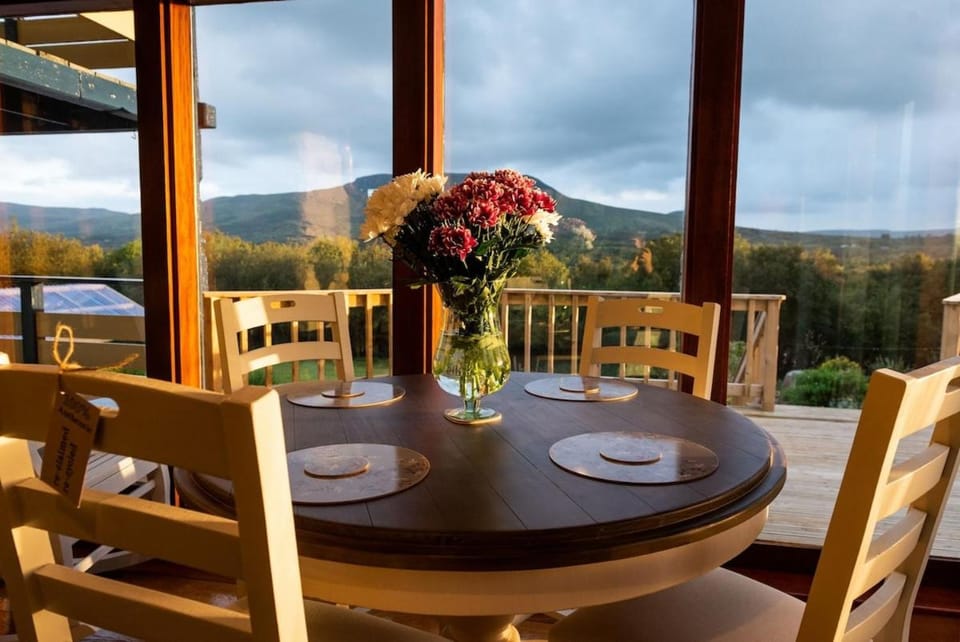 Lakeland Lodge 400 year old Bavarian Lodge with Private Hot Tub Pet Friendly House in County Sligo