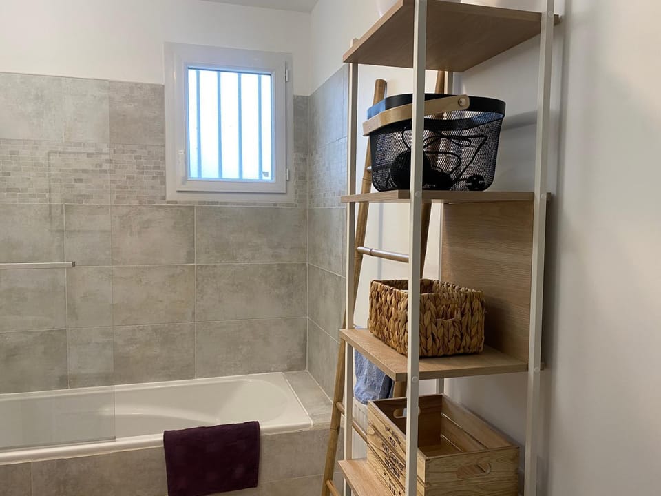 Bathroom, Bath, towels