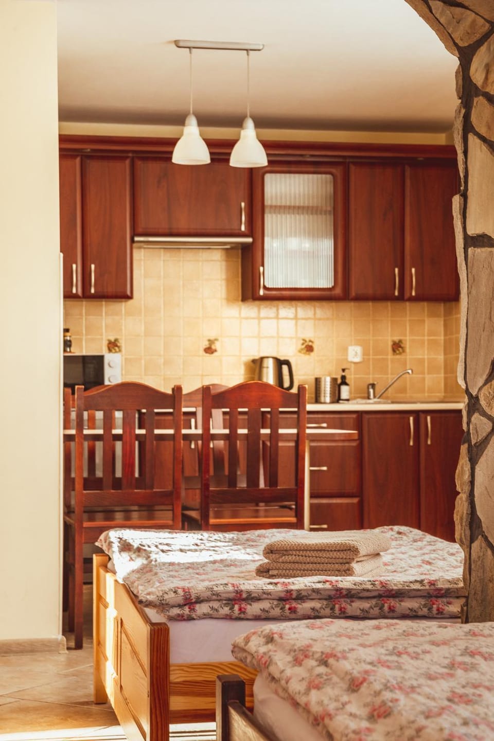 Kitchen or kitchenette, Dining area