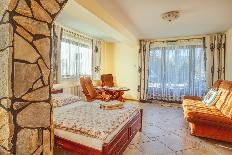 Bed, Living room, Photo of the whole room, Seating area, Bedroom