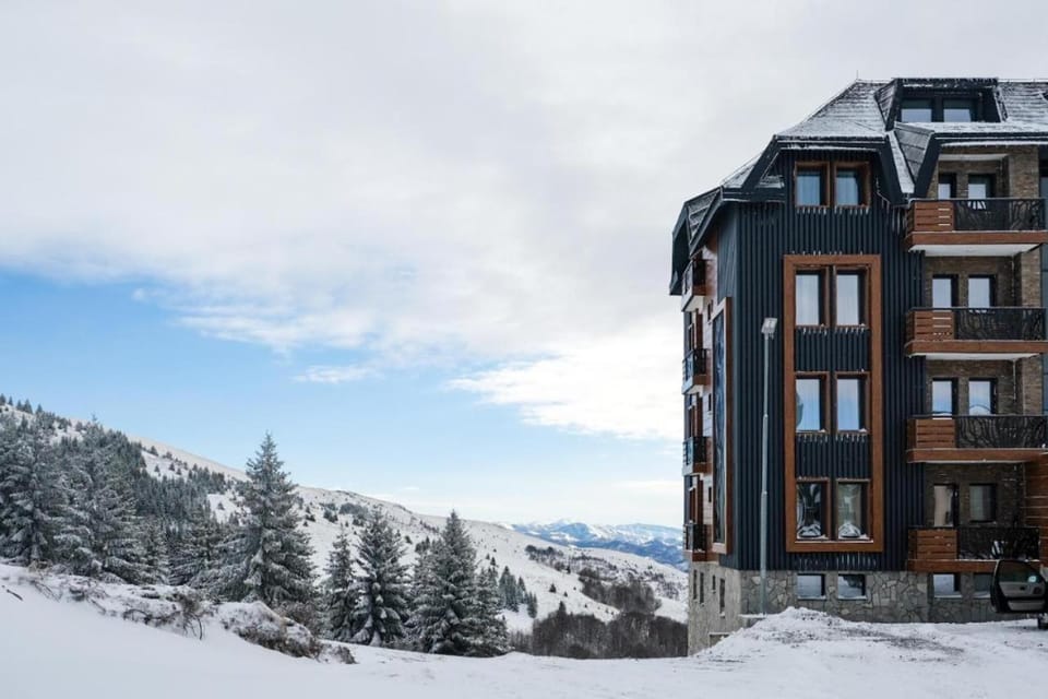 Mountain Paradise Ski In & Out - Vila Golija Kopaonik Apartment in Serbia