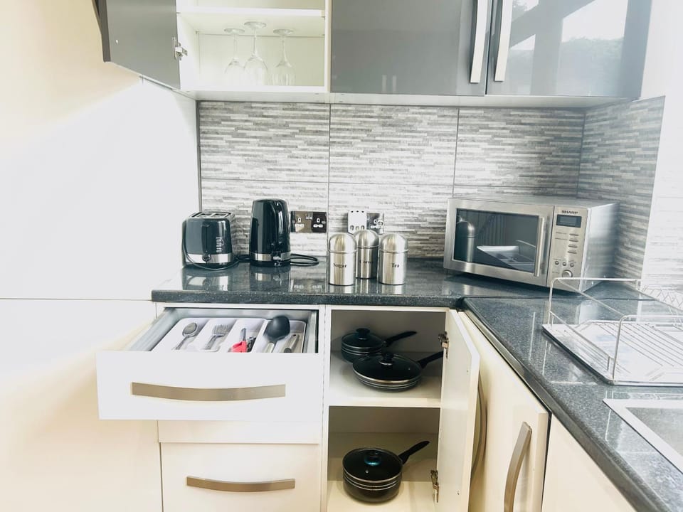 Bethel Suite Canning Town - Free Parking Apartment in London