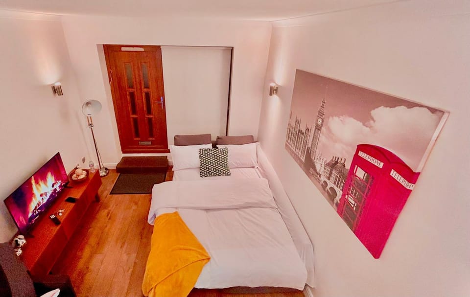 Bethel Suite Canning Town - Free Parking Apartment in London