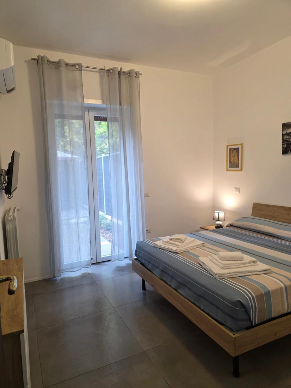 View (from property/room), Bedroom, Garden view, furniture, heating, towels, air conditioner