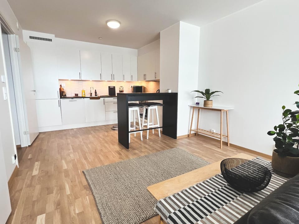Kitchen or kitchenette, Dining area, stove