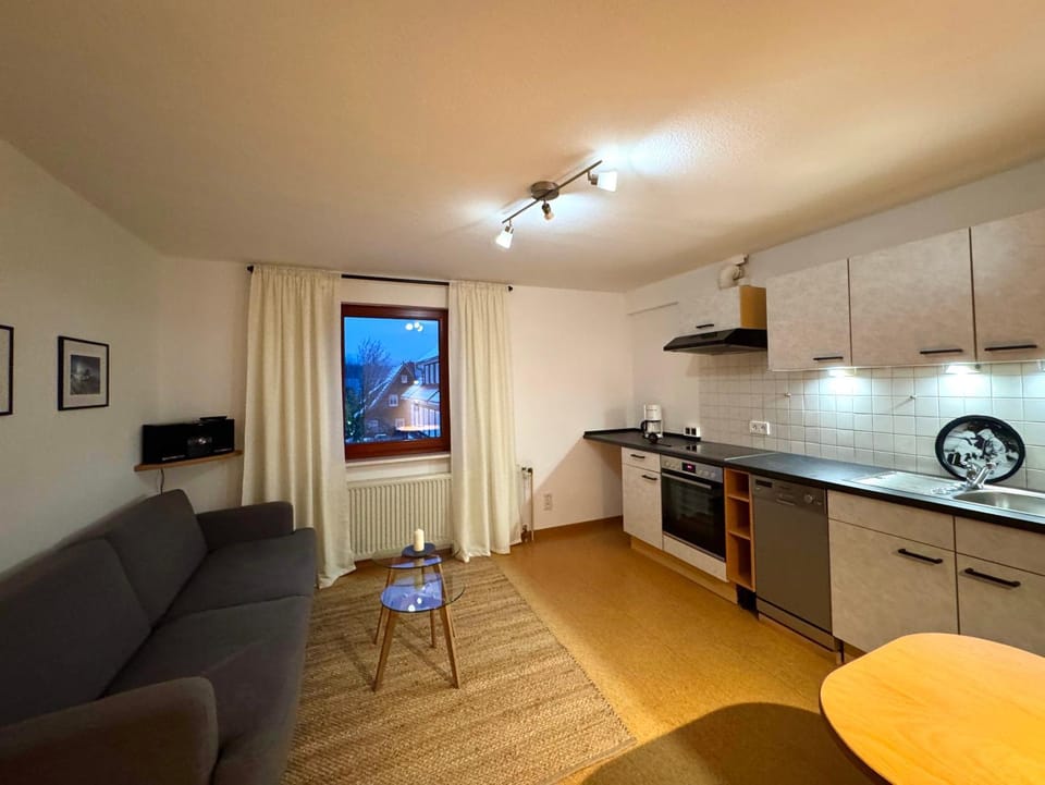 TV and multimedia, Kitchen or kitchenette, Living room, Seating area