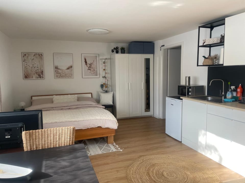 Bed, Kitchen or kitchenette, Photo of the whole room, wardrobe