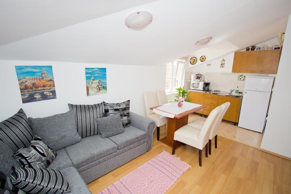 Kitchen or kitchenette, Living room, Dining area