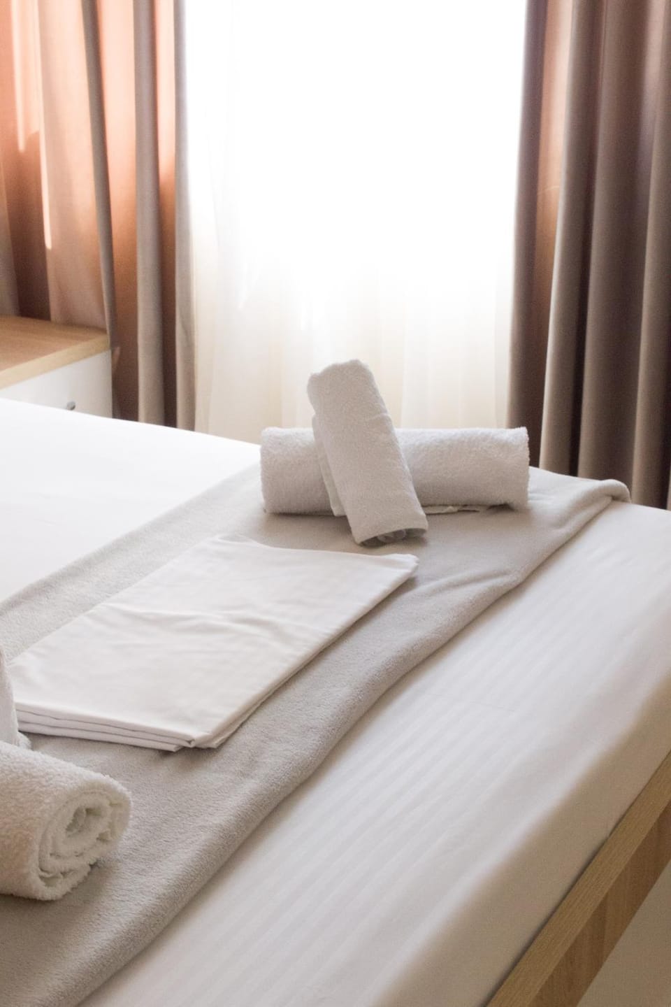 Bed, Bedroom, towels