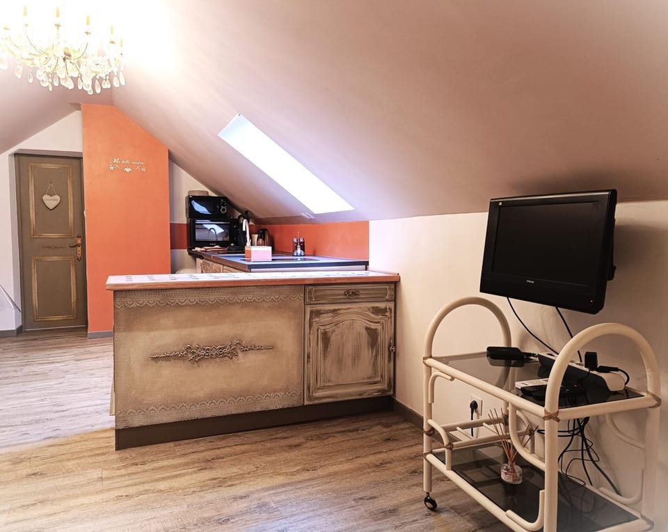 TV and multimedia, Lounge or bar, kitchen