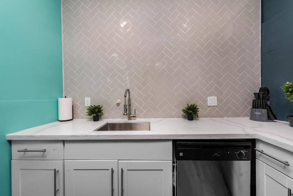Comfy Studio with King Bed & Full Kitchen - Near Attractions Apartment in Houston