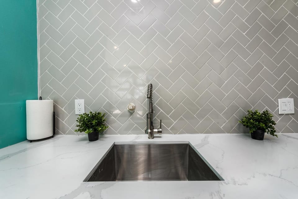 Comfy Studio with King Bed & Full Kitchen - Near Attractions Apartment in Houston