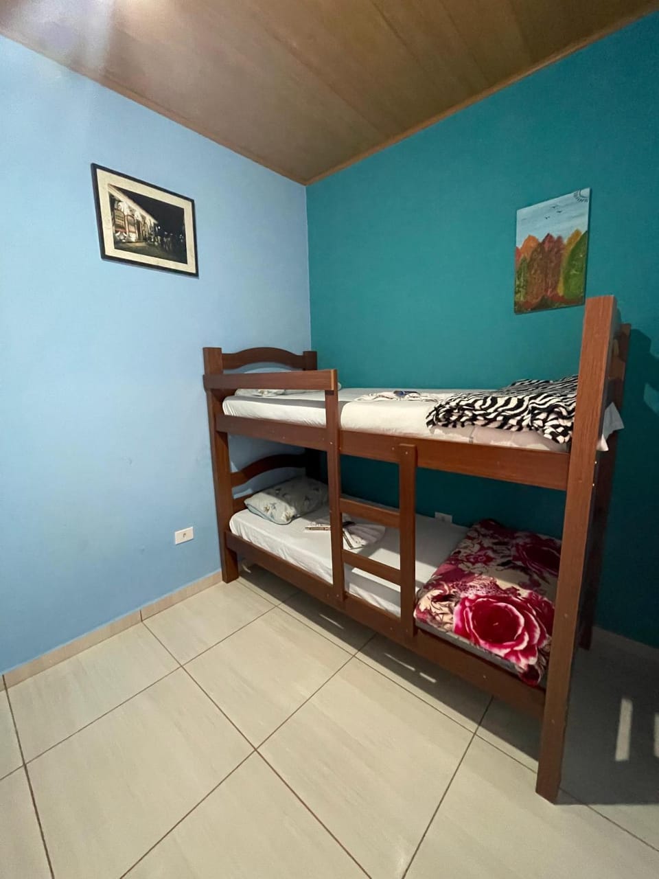 Bedroom, bunk bed