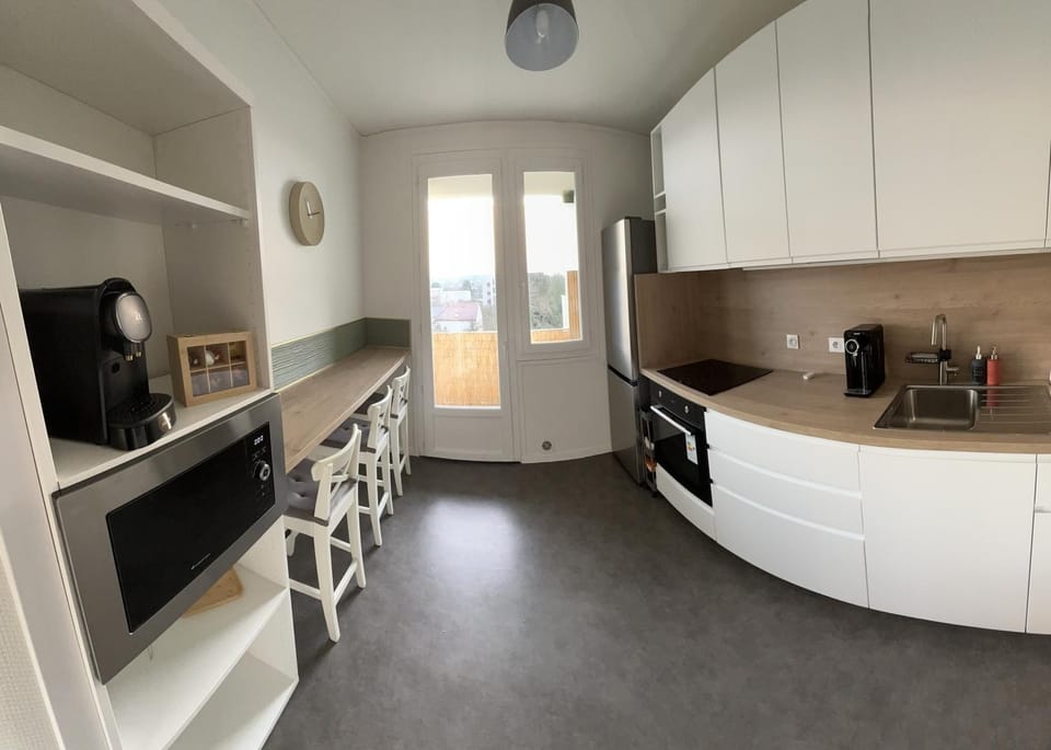 Kitchen or kitchenette, Dining area, stove