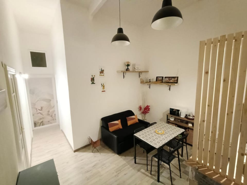 Dining area, Internal: Not applicable to any particular room