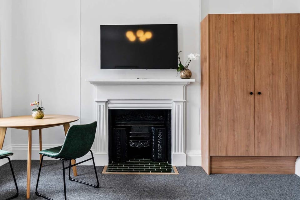 Portsea Place - designer king studio and parking Apartment in Hobart