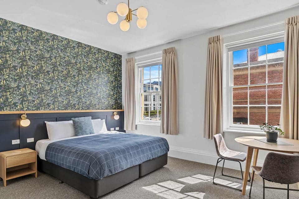 Portsea Place - designer king studio and parking Apartment in Hobart