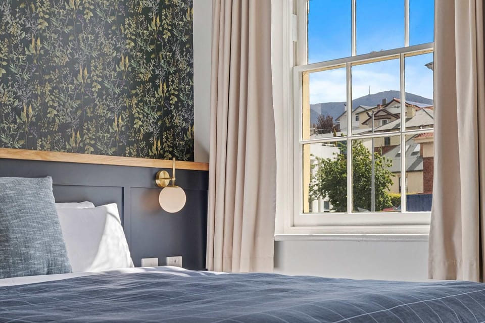 Portsea Place - designer king studio and parking Apartment in Hobart