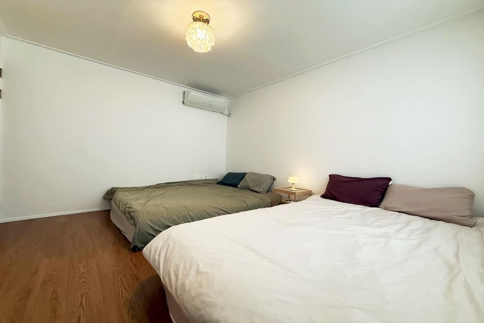 Bed, Photo of the whole room, Bedroom, air conditioner