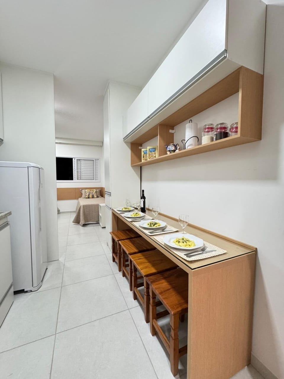 Kitchen or kitchenette, Dining area