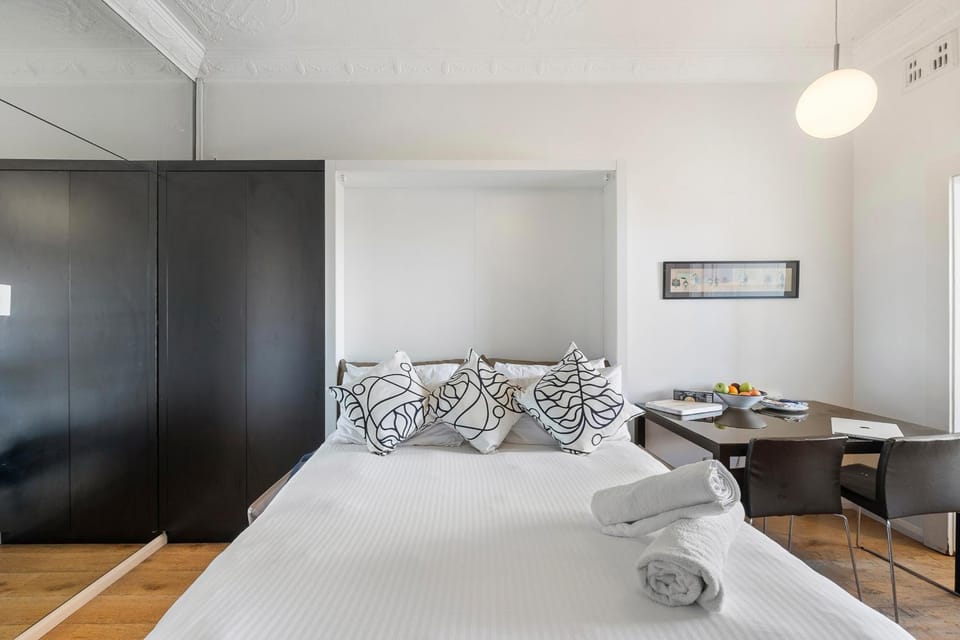 Inner City Studio with Great Views and Parking Permits Apartment in Sydney