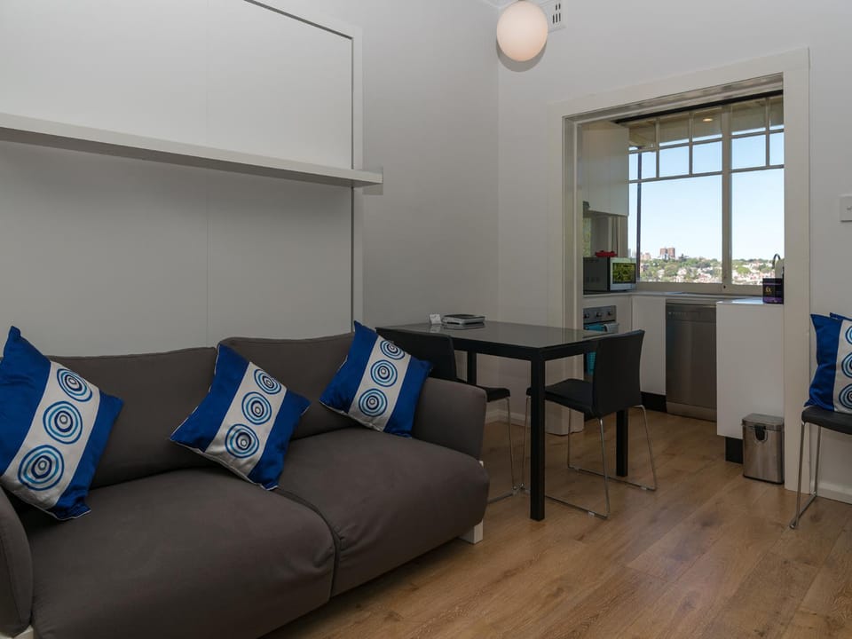 Bed, Kitchen or kitchenette, Photo of the whole room, Seating area, Dining area